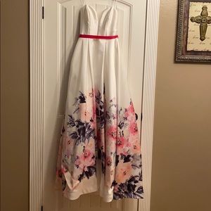 Beautiful strapless formal dress size 5/6